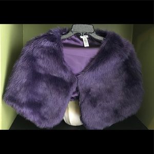 Woman faux fur cape dressy the color purple NWOT
